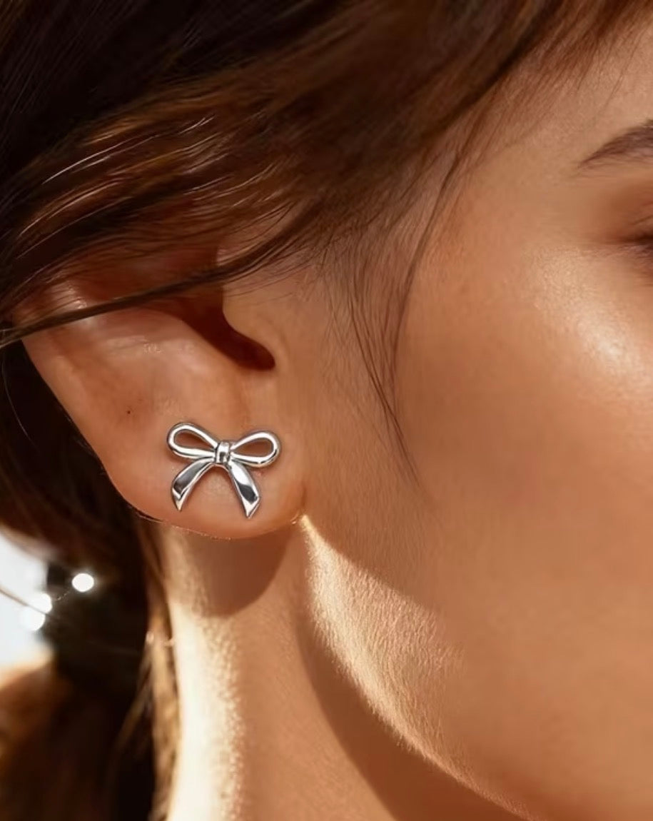 Schleifen-Ohrringe – Elegante Minimalistische Ohrstecker