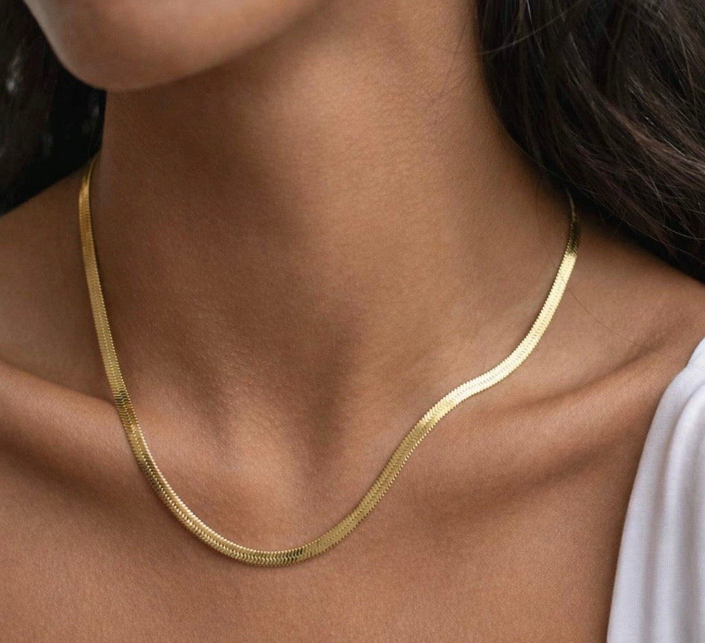 Snake necklace with pendant