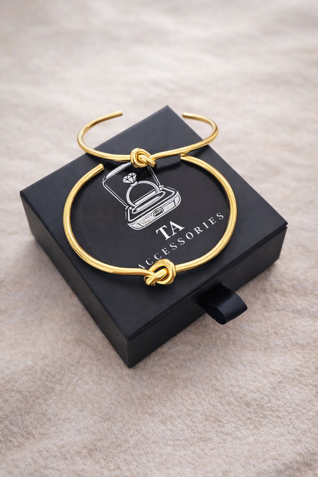 „Liebesknoten“ Armreif