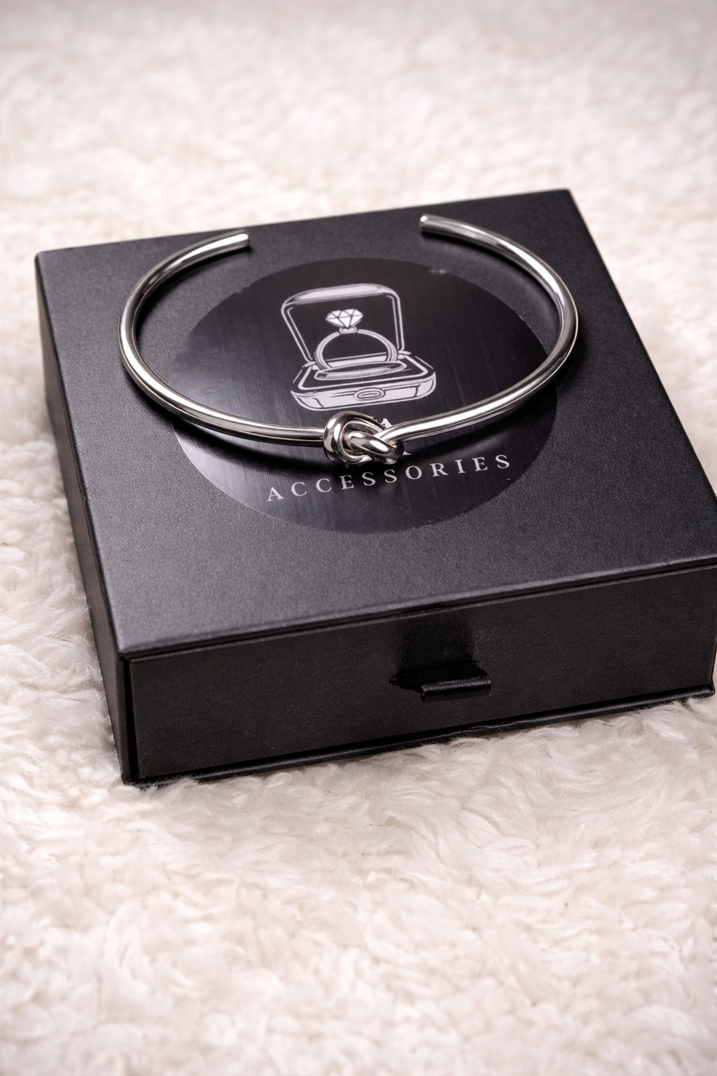 „Liebesknoten“ Armreif